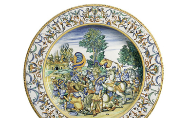 Plat en majolique de Faenza, XXe. A décor polychrome d'une scène de bataille, diam. 50 cm