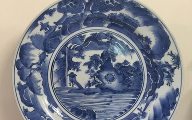 Plat en porcelaine d'Arita décorée en bleu cobalt sous...