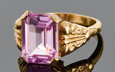 RING, 18k gold, synthetic pink sapphire.
