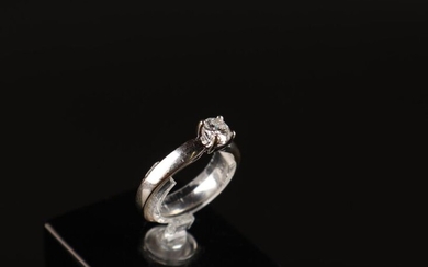 RING in white gold with diamond of about 0.35 carat...
