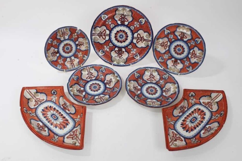 Regency pearlware glazed tablewares, decorated in a variation of the Dollar pattern (7 pieces)