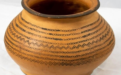 Round pot with wide mouth