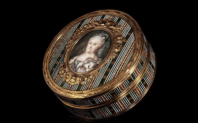 Runde Schildpattdose mit reicher Goldmontierung und Portrait Zarin Katharina die Große
