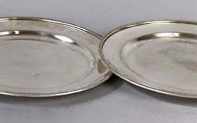 Set di quattro piatti in argento 800