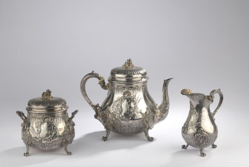 Silver tea service with rocaille decoration, a moving cartouche presenting a figure, including a teapot, a sugar bowl and a pourer Minerve