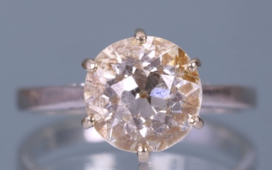 Solitaire En or blanc (750‰) serti d’un diamant taille ancienne d’environ 2 carats Tour de...
