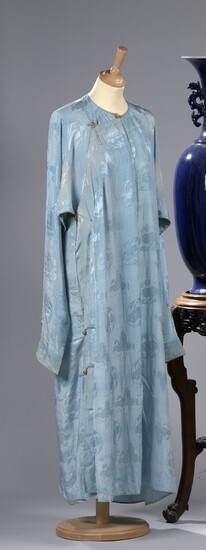 Sous-robe Chine, XIXe siècle en soie bleu... - Lot 236 - Daguerre