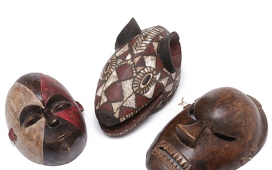 Three masks of carved patinated wood with traces of red, white and black pigment. D. R. Congo style. H. 28–41 cm. (3)