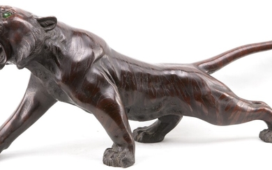 Tigre in bronzo patinato, XIX/XX secolo cm 30x80x23