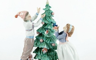 Trimming The Tree 1005897 - Lladro Porcelain Figurine