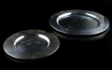 Two plates in 800 silver