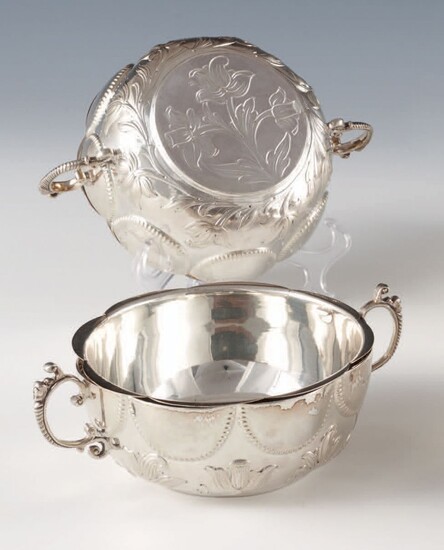 Una coppia di coppe polilobate in argento... - Lot 536 - Pierre Bergé & Associés