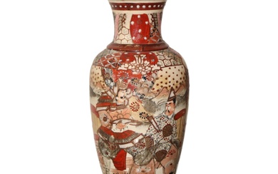 Vaso giapponese in porcellana Satsuma policromo e con dettagli dorati