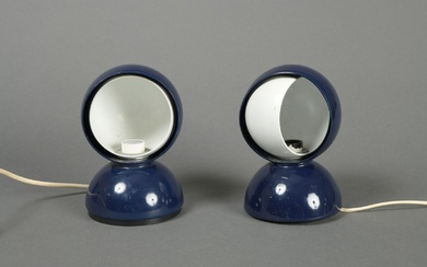 Vico MAGISTRETTI, édition Artemide Paire de lampes modèle Eclipse en métal laqué bleu nuit H...
