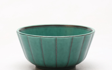 WILHELM KÅGE. A stoneware bowl, “Argenta”, Gustavsberg.