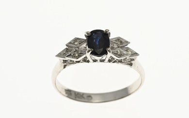 White gold ring with sapphire and diamond