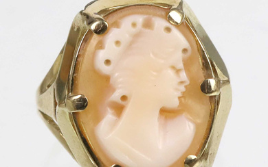 modern cameo ring, 333 gold.