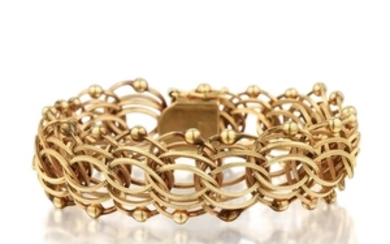 A Gold Multi-Link Bracelet