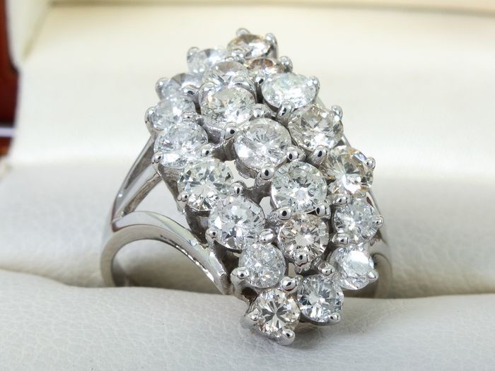 14 kt. Gold - 2.02 Ct - diamond ring with brilliant cut diamonds.
