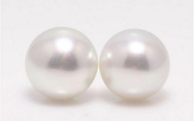 18 kt. White Gold - 10x11mm Round South Sea Pearl Studs