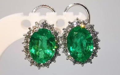 18 kt. White gold - Earrings - 2.53 ct Emerald - Diamonds