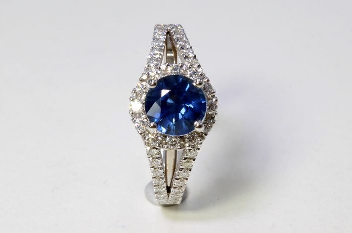 18 kt. White gold - Ring - 1.47 ct Sapphire - 0.45 ct Diamond - No Reserve Price