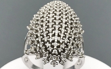 18kt 750 carat white gold women's ring with cubic zirco