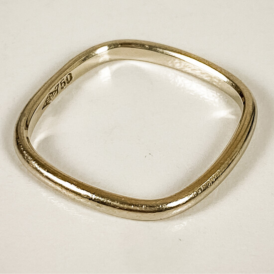 18kt White Gold Ring