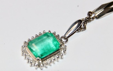 2 piece jewellery set Platinum - 2.20 tw. Emerald - Diamond