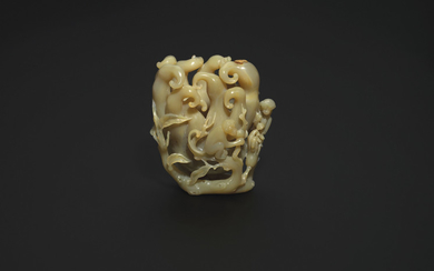 AN AGATE 'MONKEY AND FINGER CITRON' CARVING, QING DYNASTY (1644-1911)