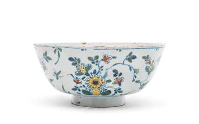 An English delftware bowl, circa 1740