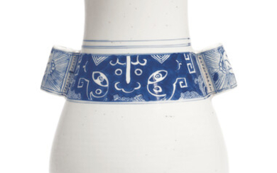 A BLUE AND WHITE VASE, KANGXI PERIOD, CIRCA 1700