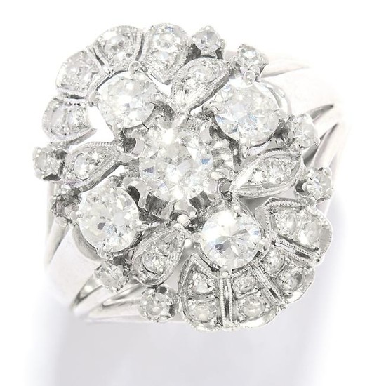 VINTAGE DIAMOND COCKTAIL RING in white gold or