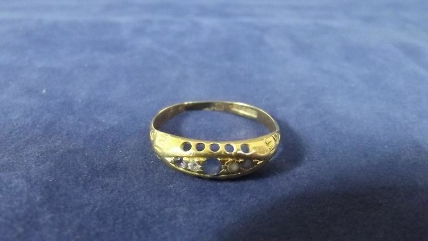 9ct Gold Boat Ring Set With Diamond and Sapphire Size O