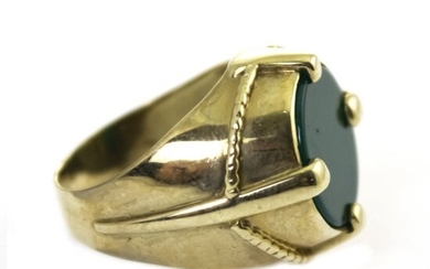 9k Yellow Gold and Green Agate Ring.