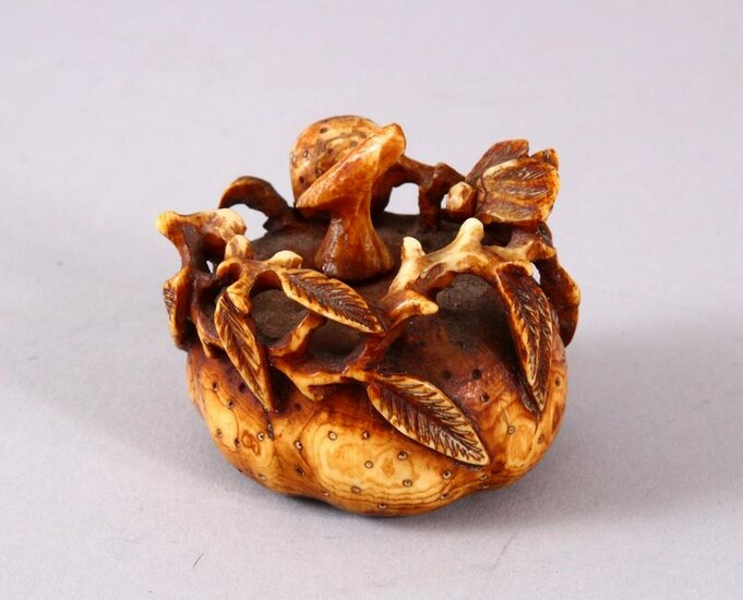 A CHINESE CARVED BONE PUMPKIN FORMED SNUFF BOTTLE, with