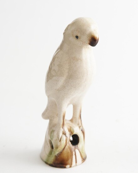A CHINESE WHITE GLAZED POTTERY PARROT H.23CM, LEONARD JOEL LOCAL DELIVERY SIZE: SMALL