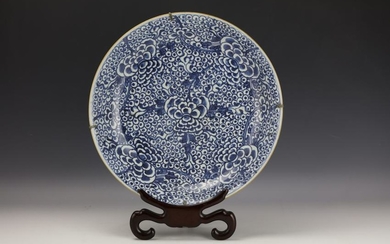 A Chinese Kangxi Blue and White Floral Porcelain Plate