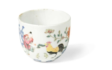 A Chinese famille rose chicken cup, late Qing Dynasty