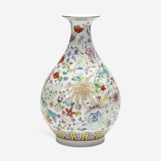 A Chinese famille rose-decorated "100 Flowers" vase
