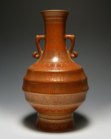 A GILT CHINESE CORAL-RED VASE, CHINA, 19TH-20TH