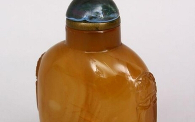 A GOOD 19TH / 20TH CENTURY CHINESE CARVED GLASS SNUFF