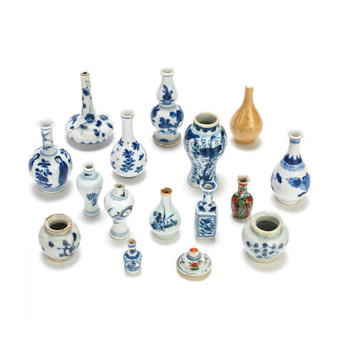 A GROUP OF FIFTEEN DOLL'S HOUSE MINIATURE VASES AND ONE LID