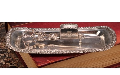 A George IV silver rounded rectangular snuffer tray, gadroon...