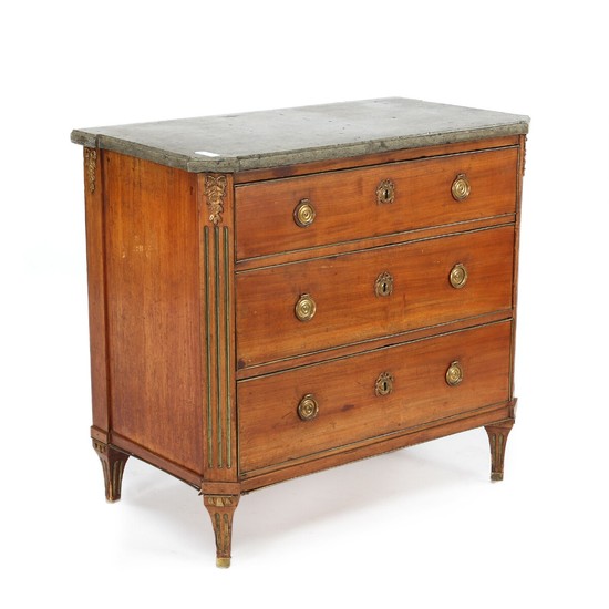 A Gustavian mahogany chest of drawers with marble top. Sweden, late 18th century. H. 83 cm. W. 91 cm. D. 49.