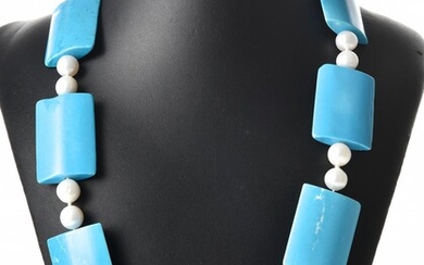 A LARGE TURQUOISE SIMULANT AND PEARL NECKLACE, 650MM