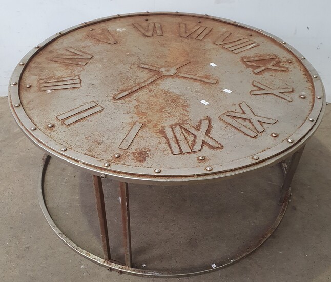A METAL OUTDOOR COFFEE TABLE