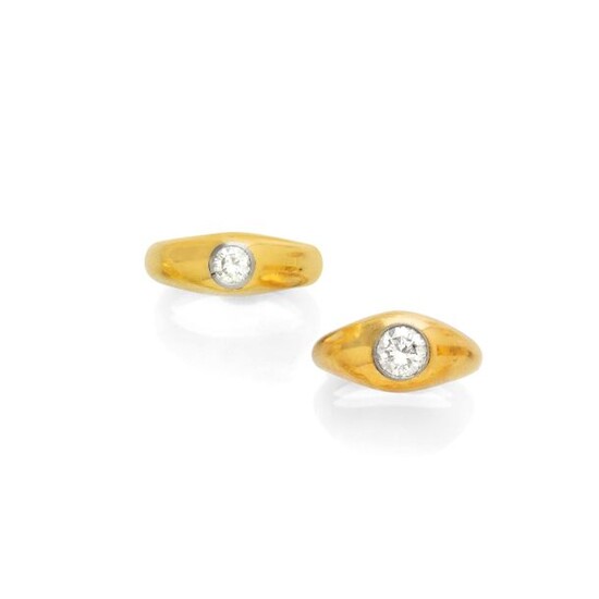 A PAIR OF DIAMOND AND GOLD RINGS, ca....