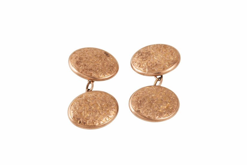 A PAIR OF EDWARDIAN 9CT GOLD CUFFLINKS, engraved design, Che...