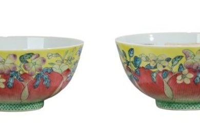 A PAIR OF YELLOW GROUND FAMILLE ROSE LOTUS BOWLS